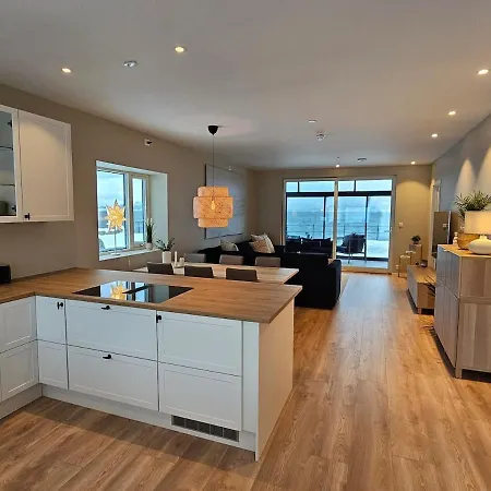 Apartment Stor Og Ny Med Fjordutsikt *