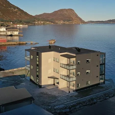 Stor Og Ny Med Fjordutsikt Apartment