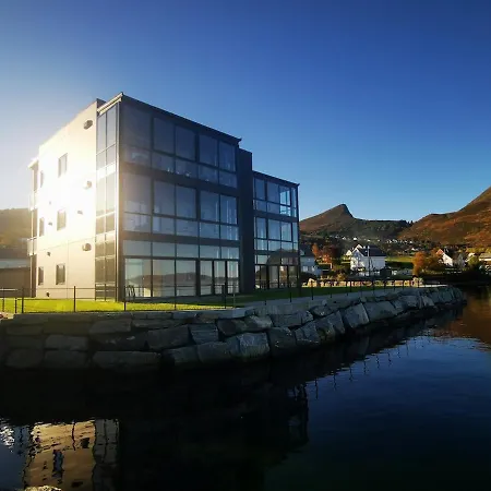 Stor Og Ny Med Fjordutsikt Apartment