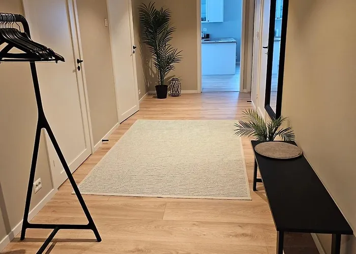 Stor Og Ny Med Fjordutsikt
