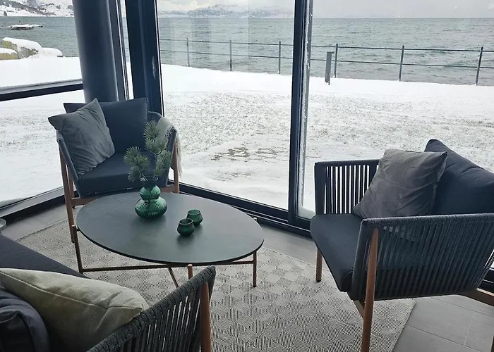 Apartment Stor Og Ny Med Fjordutsikt Sande (Selje)