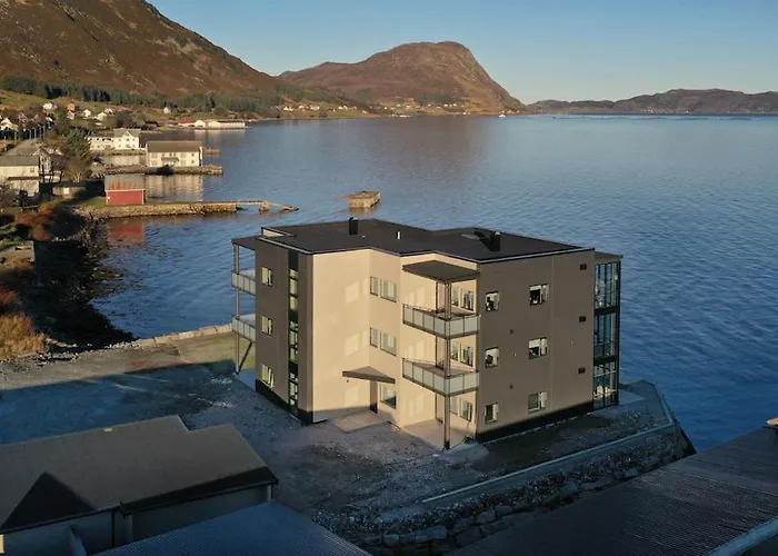 Stor Og Ny Med Fjordutsikt Lejlighed