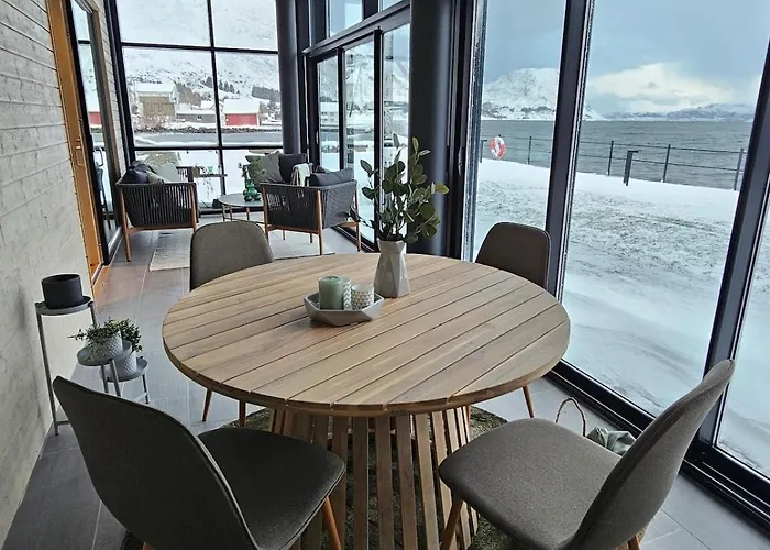 Stor Og Ny Med Fjordutsikt Lejlighed *